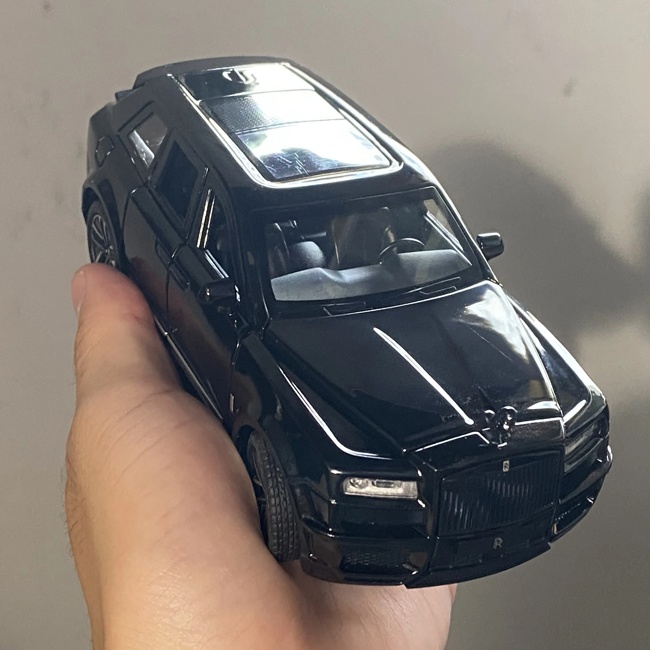1/32 Black Rolls Royce Cullinan Model 4 1/32 Black Rolls Royce Cullinan Model - Image 4