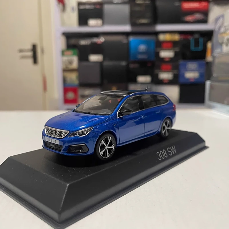 Peugeot 308 SW 1:43 Diecast Model in Silver 5 Peugeot 308 SW 1:43 Diecast Model in Silver - Image 5