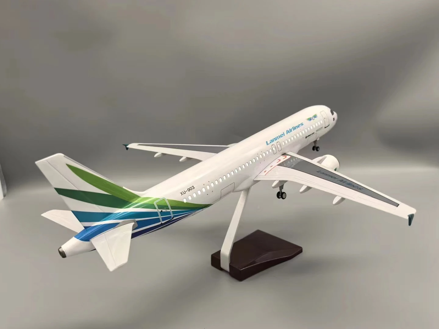 A320 Resin Aircraft Model with LED Option 6 A320 Resin Aircraft Model with LED Option - Image 6