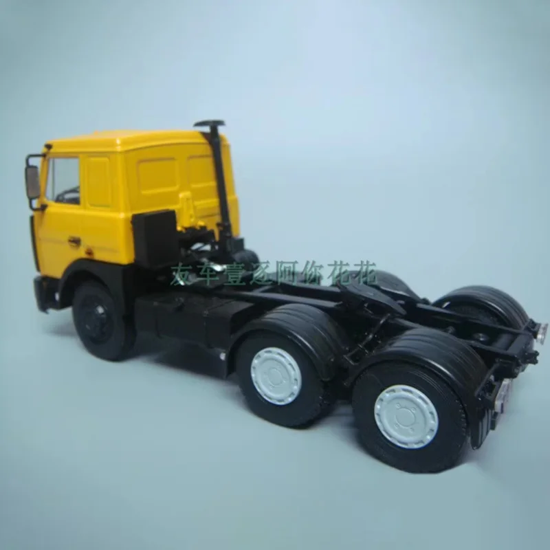 1:43 Scale Truck Transporter Model 6 1:43 Scale Truck Transporter Model - Image 6