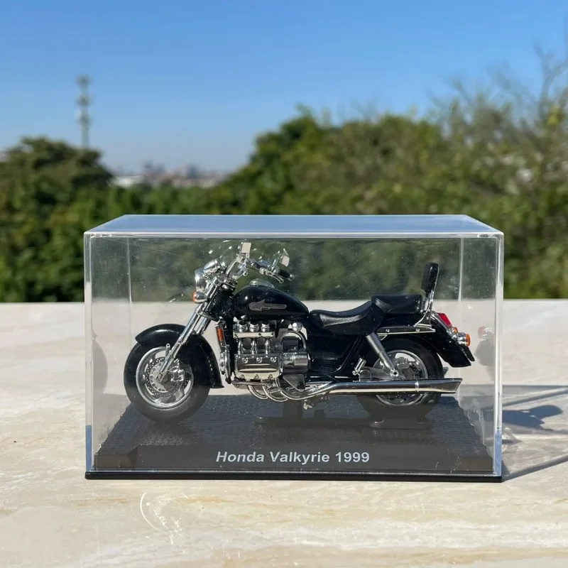 Honda Valkyrie 1999 Diecast Motorcycle Model 6 Honda Valkyrie 1999 Diecast Motorcycle Model - Image 6