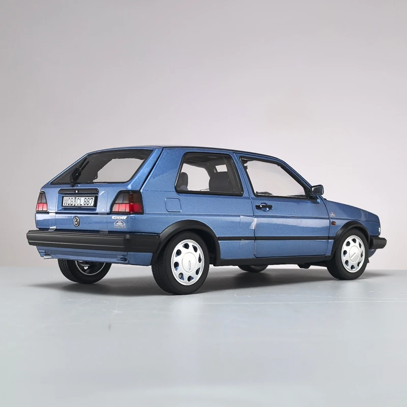 Volkswagen Golf 10Mth Edition Diecast Model 1/18 3 Volkswagen Golf 10Mth Edition Diecast Model 1/18 - Image 3
