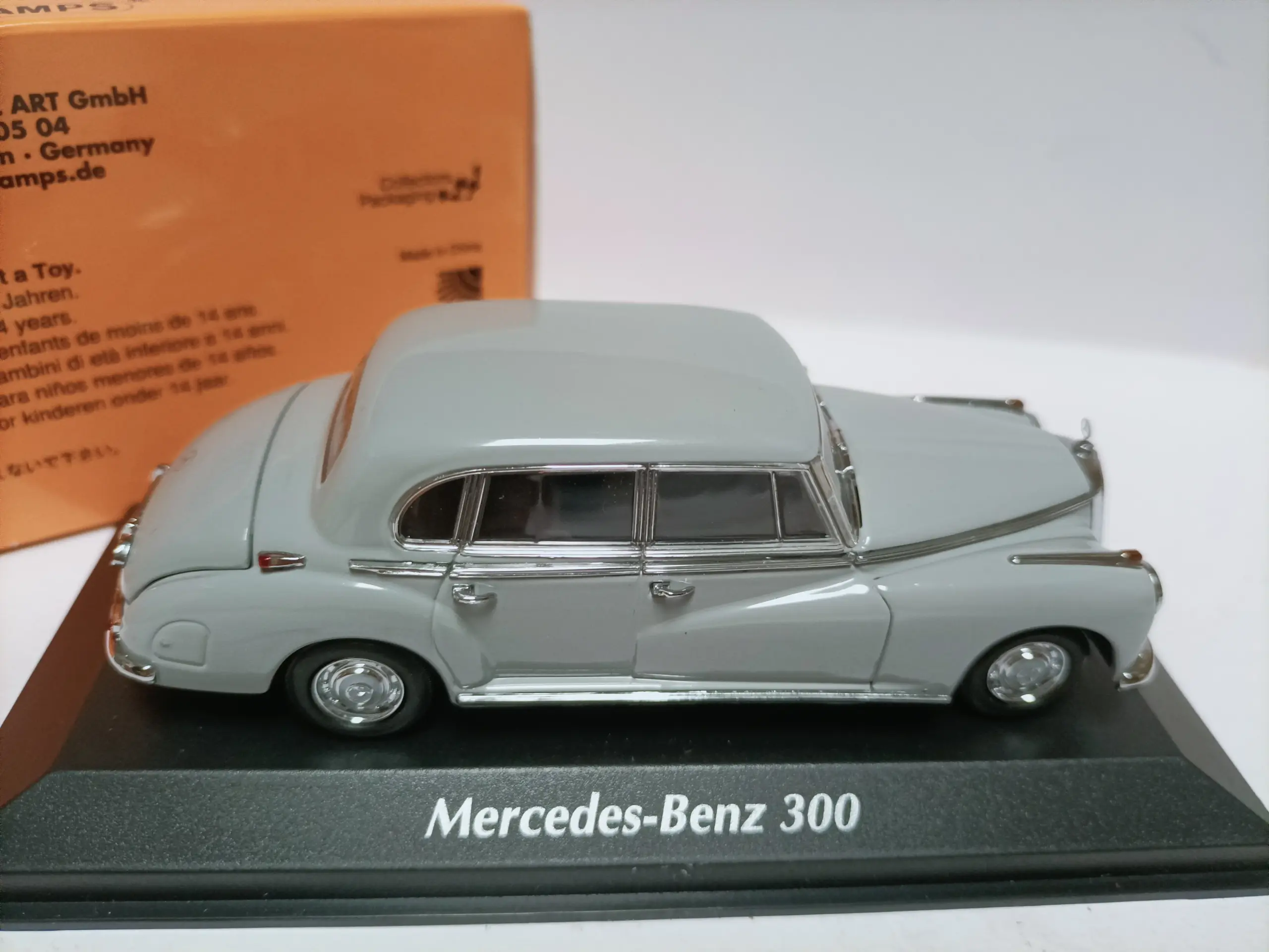 1951 Mercedes Benz 300 Diecast Model 1:43 Scale 2 1951 Mercedes Benz 300 Diecast Model 1:43 Scale - Image 2