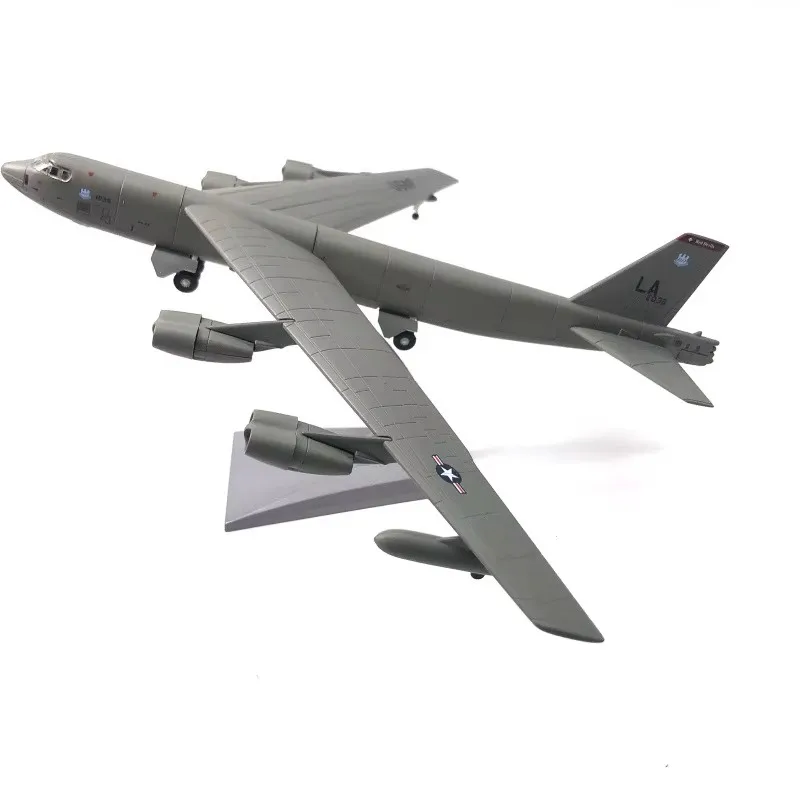 B-52 Stratofortress 1/200 Diecast Model 2 B-52 Stratofortress 1/200 Diecast Model - Image 2