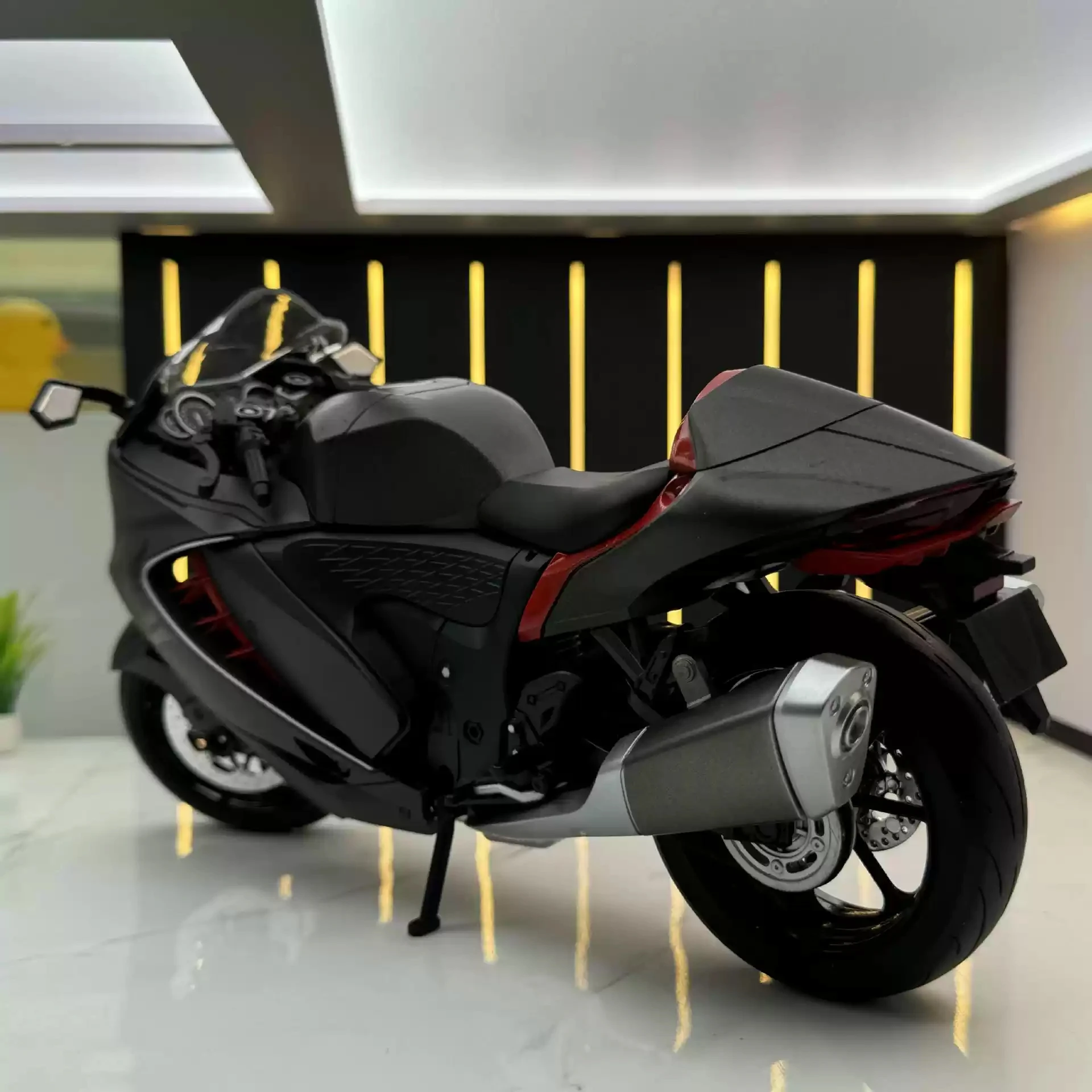 1/9 Suzuki Hayabusa Motorcycle Model Replica 3 1/9 Suzuki Hayabusa Motorcycle Model Replica - Image 3