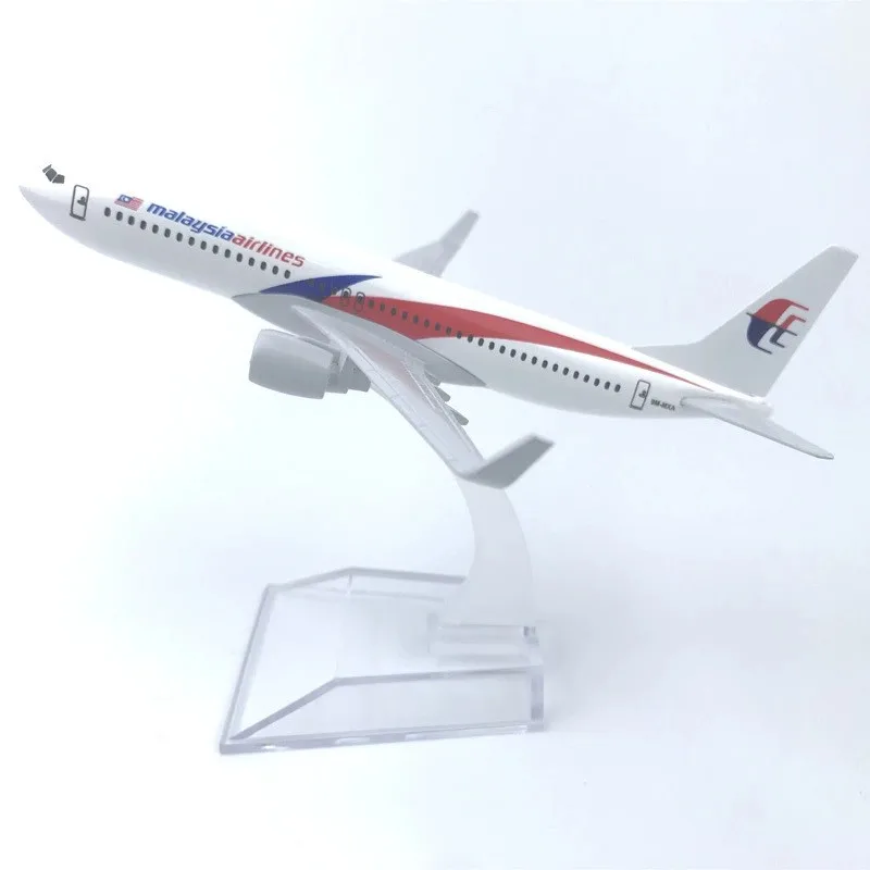 Malaysian Airlines Boeing 737 Model 1/400 Scale 3 Malaysian Airlines Boeing 737 Model 1/400 Scale - Image 3