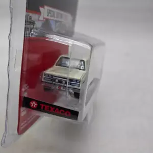 1990 Suburban 1/64 Diecast Model for Collectors 8 Sa619d103aa1d4caa8d04102eae5a9aacY