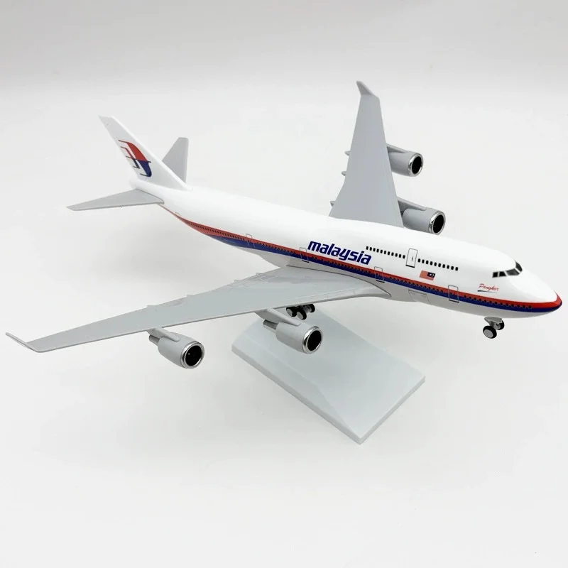 Malaysia Airlines B747 Scale Model 30cm 5 Malaysia Airlines B747 Scale Model 30cm - Image 5