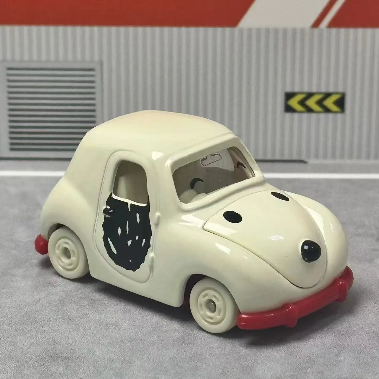Takara Tomy Snoopy Car II Collectible Toy 5 Takara Tomy Snoopy Car II Collectible Toy - Image 5