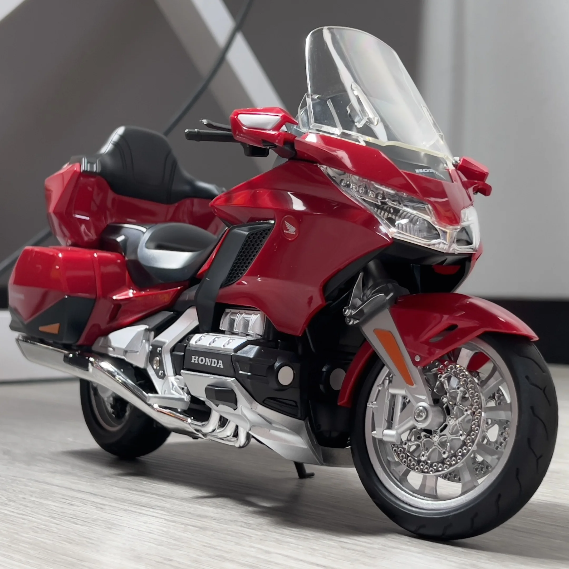 Honda GL1800 Gold Wing Tour 1:9 Diecast Model 3 Honda GL1800 Gold Wing Tour 1:9 Diecast Model - Image 3