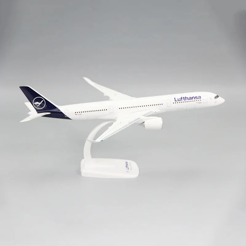 Lufthansa Airbus A350-900 1/200 Scale Diecast Model 2 Lufthansa Airbus A350-900 1/200 Scale Diecast Model - Image 2