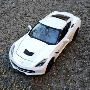 White 1:24 Diecast Chevrolet Corvette Model 10 Sa7fa4ac8f06b4c98a202dd143f32e90eL