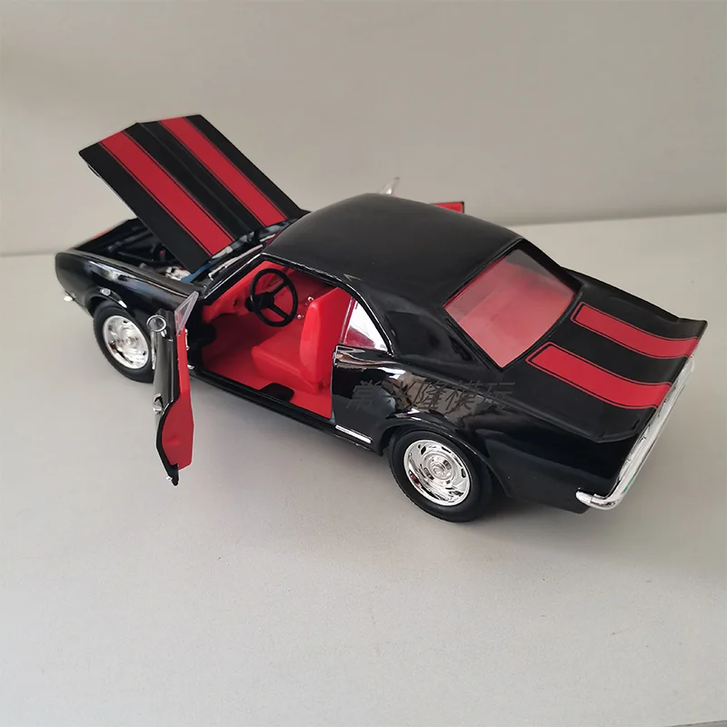 1967 Camaro Z28 Diecast Model 1:18 Scale 4 1967 Camaro Z28 Diecast Model 1:18 Scale - Image 4