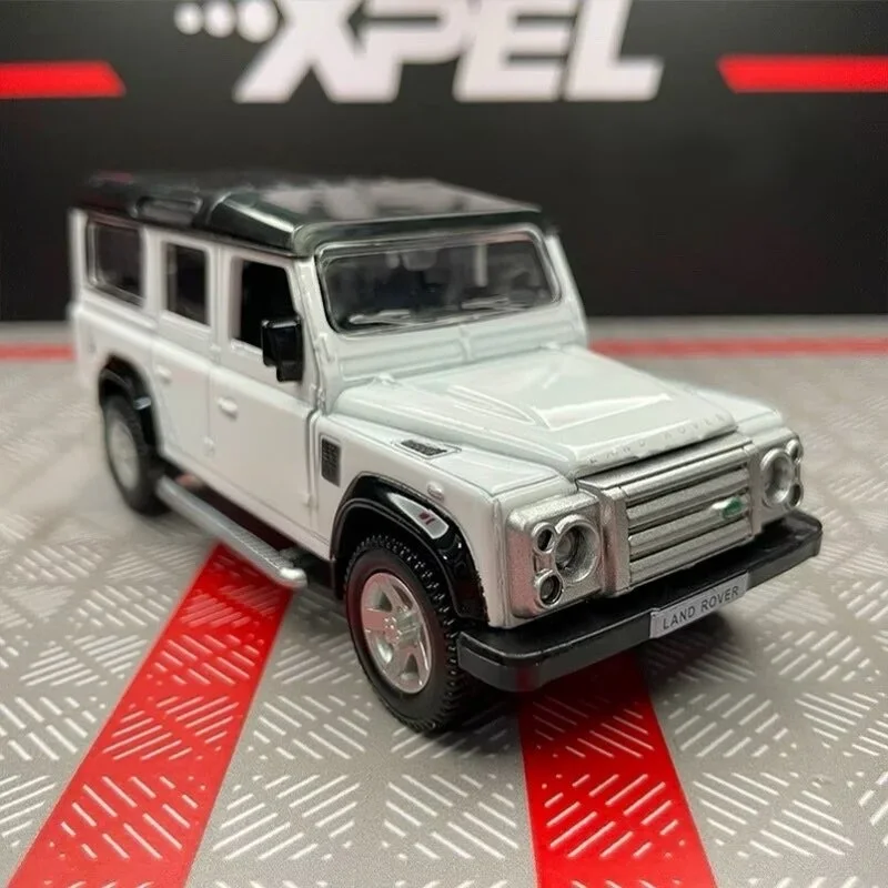 Land Rover Defender 1/36 Diecast Model Black 5 Land Rover Defender 1/36 Diecast Model Black - Image 5