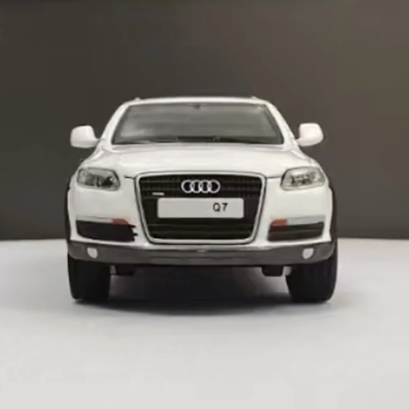 1:64 Scale Q7 Diecast Model for Collectors 6 1:64 Scale Q7 Diecast Model for Collectors - Image 6