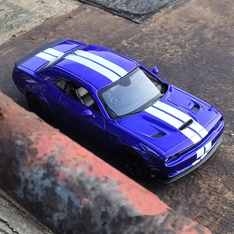 1:24 Dodge Challenger SRT Diecast Model 8 1:24 Dodge Challenger SRT Diecast Model - Image 8