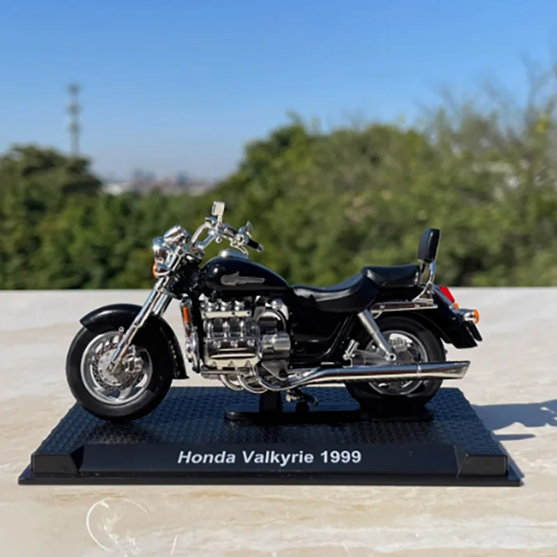 Honda Valkyrie 1999 Diecast Motorcycle Model 7 Honda Valkyrie 1999 Diecast Motorcycle Model - Image 7