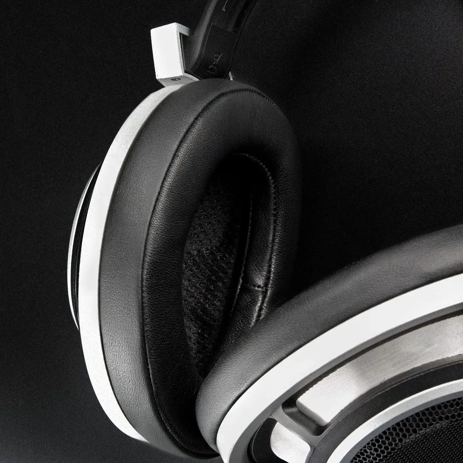 Premium Replacement Ear Pads for Sennheiser HD800 6 Premium Replacement Ear Pads for Sennheiser HD800 - Image 6