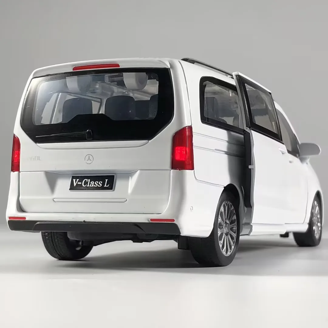 Mercedes-Benz V260L MPV Diecast Model 1:24 Black 5 Mercedes-Benz V260L MPV Diecast Model 1:24 Black - Image 5