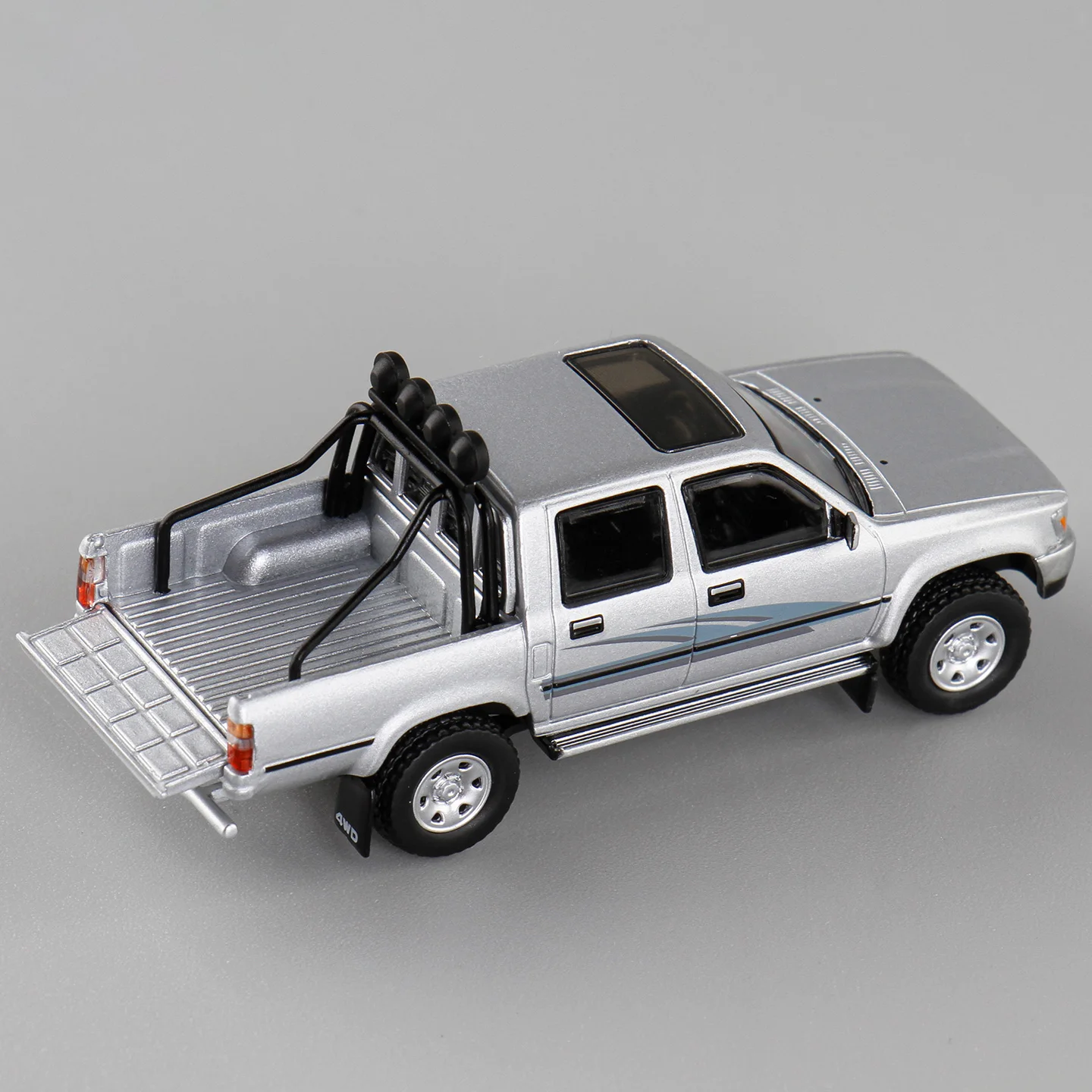 1:64 Lesdi HiLux Pickup Diecast Model 4 1:64 Lesdi HiLux Pickup Diecast Model - Image 4