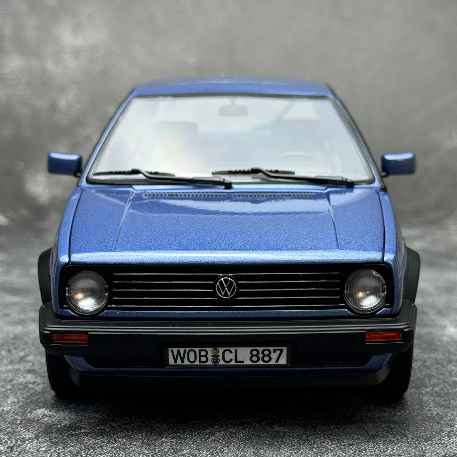 1988 VW Golf 1:18 Scale Die-Cast Model 2 1988 VW Golf 1:18 Scale Die-Cast Model - Image 2