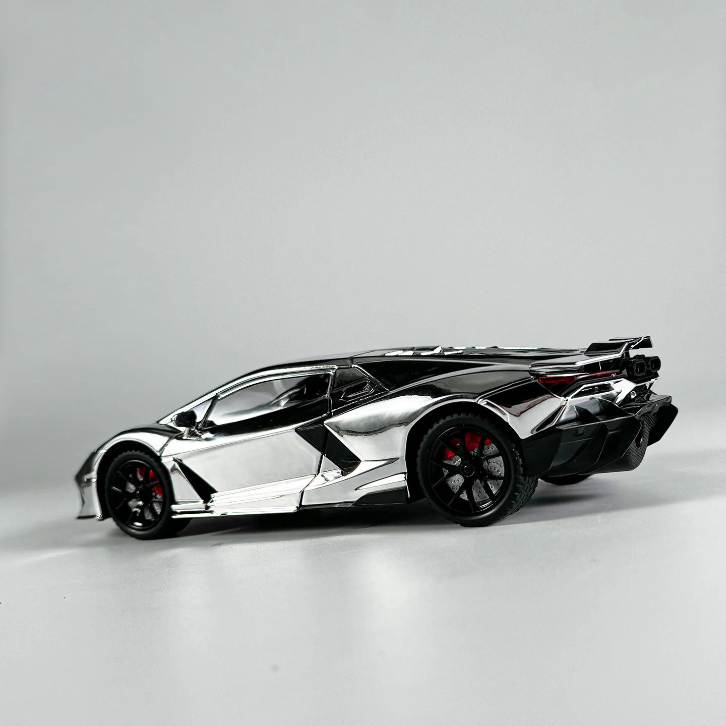 1:24 Scale Alloy Sports Car Collector Figure 3 1:24 Scale Alloy Sports Car Collector Figure - Image 3