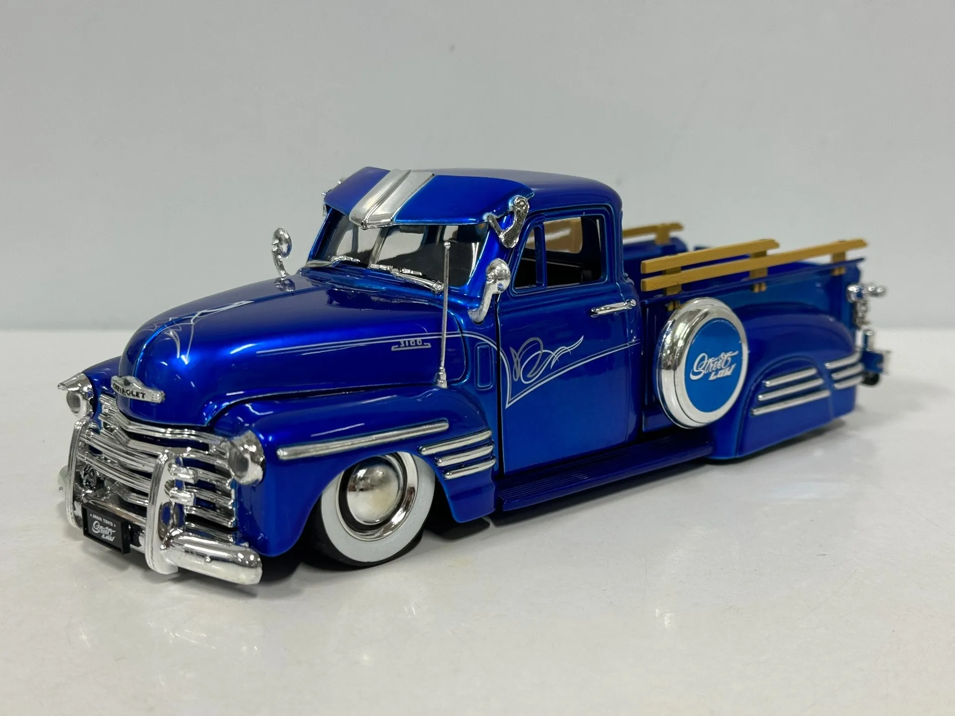 Vintage Blue Diecast Chevrolet Pickup Model 1:24 Scale 2 Vintage Blue Diecast Chevrolet Pickup Model 1:24 Scale - Image 2
