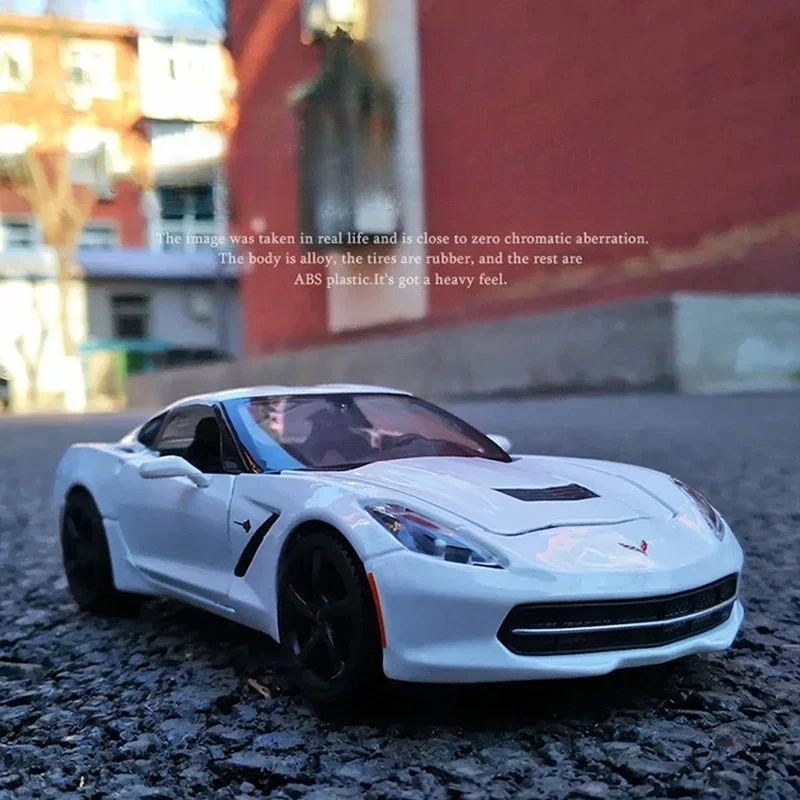 White 1:24 Diecast Chevrolet Corvette Model 4 White 1:24 Diecast Chevrolet Corvette Model - Image 4