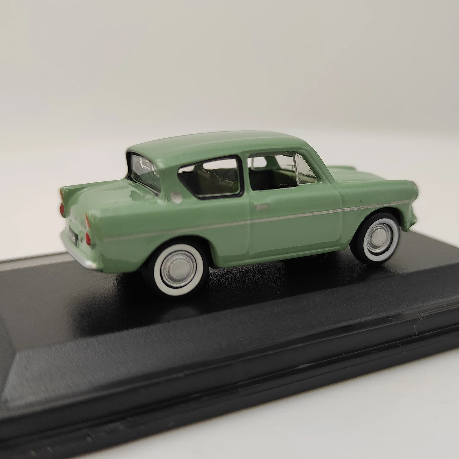Diecast 1959 Ford Anglia Model in Spruce Green 2 Diecast 1959 Ford Anglia Model in Spruce Green - Image 2