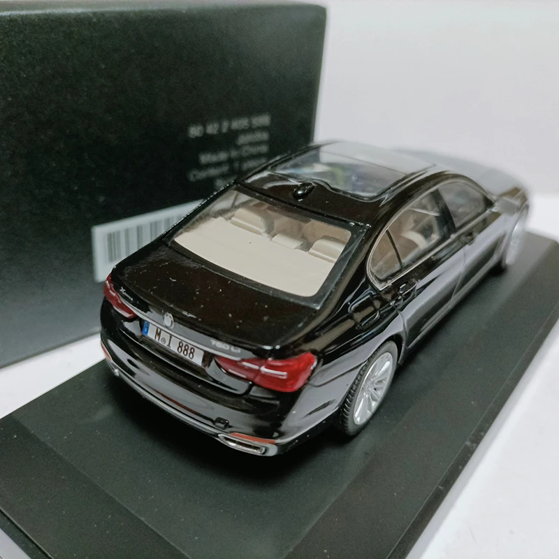 Luxury 1/43 Scale BMW 750Li Alloy Model Car 4 Luxury 1/43 Scale BMW 750Li Alloy Model Car - Image 4