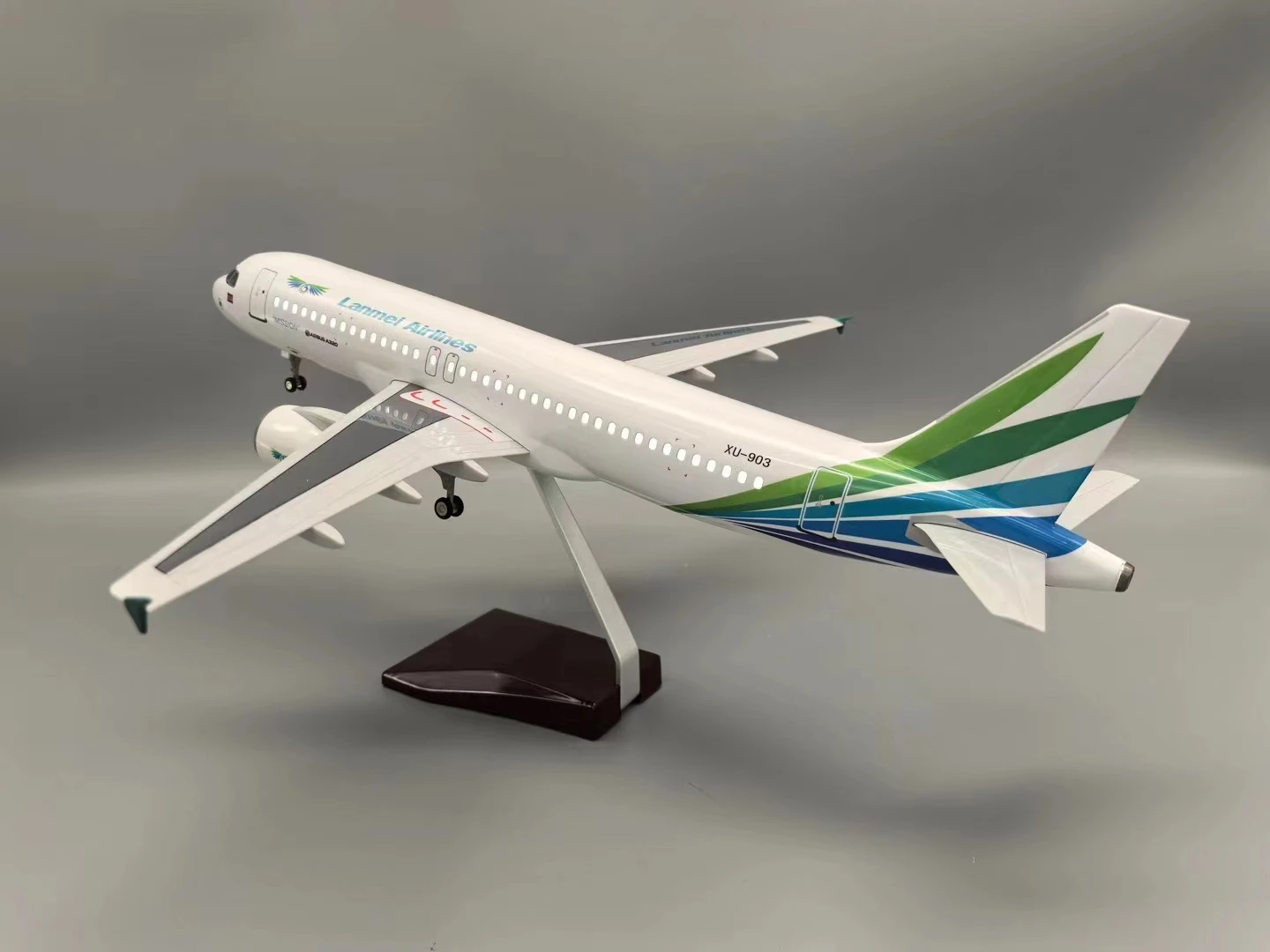 A320 Resin Aircraft Model with LED Option 2 A320 Resin Aircraft Model with LED Option - Image 2