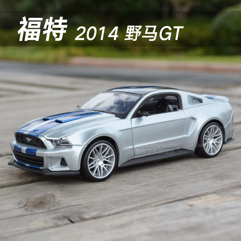 2014 Ford Mustang GT 1:24 Diecast Model in Silver 5 2014 Ford Mustang GT 1:24 Diecast Model in Silver - Image 5