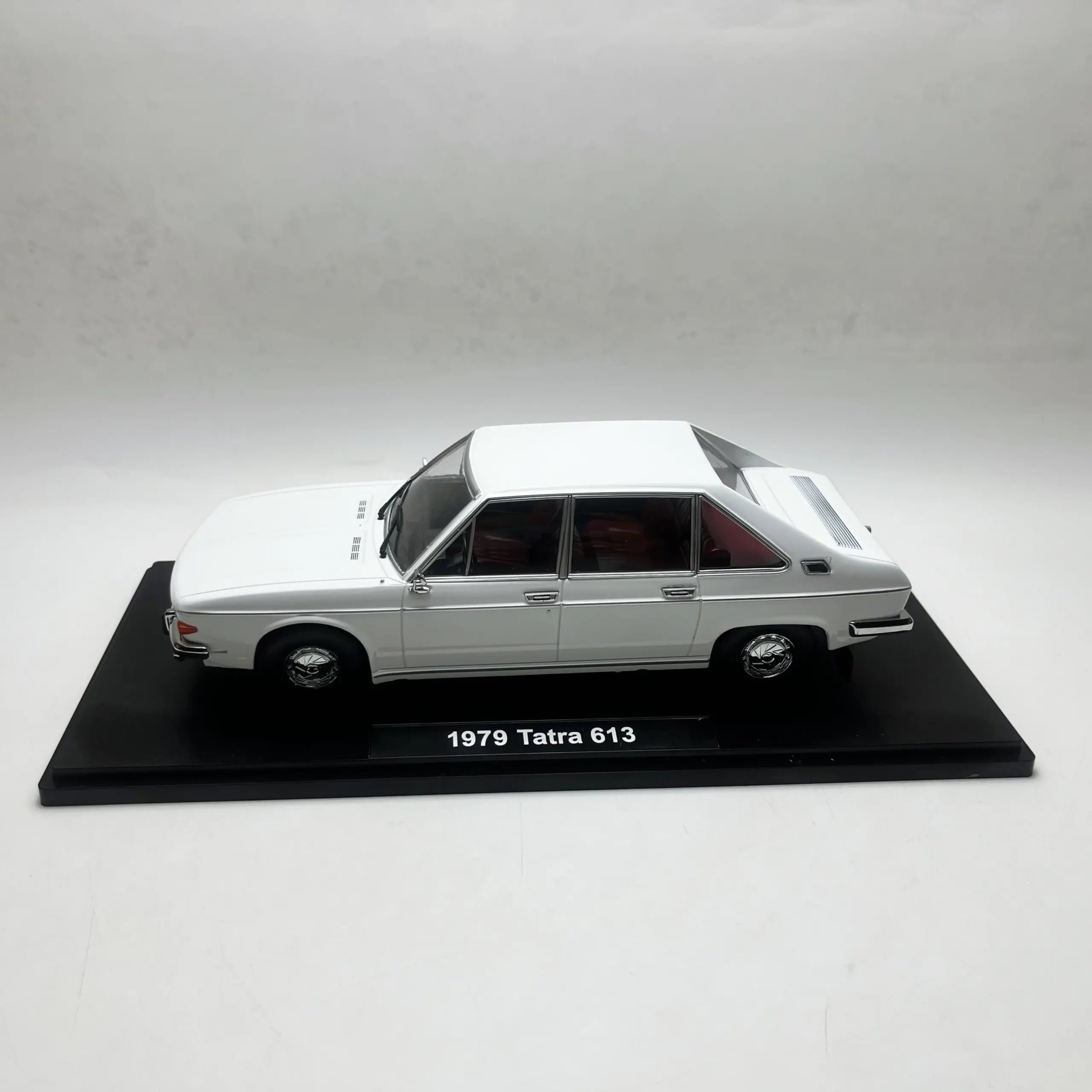 Vintage Tatra 613 Rescue Car Model 6 Vintage Tatra 613 Rescue Car Model - Image 6