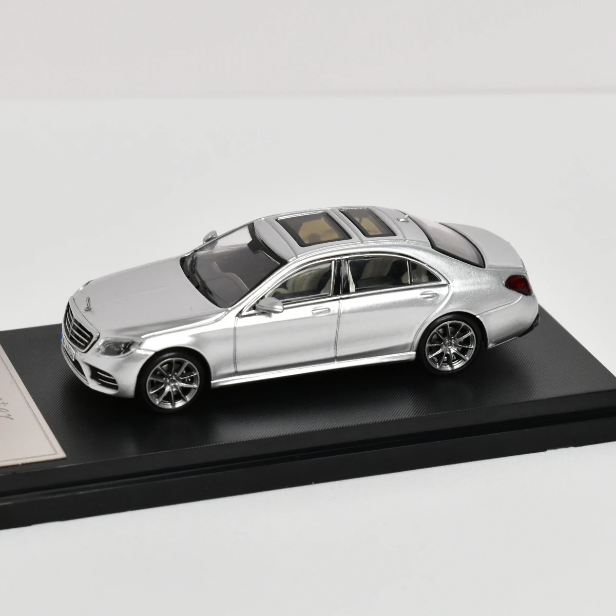 Mercedes-Benz S450 W222 1:64 Diecast Model Car 8 Mercedes-Benz S450 W222 1:64 Diecast Model Car - Image 8