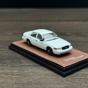 Ford Crown Victoria P71 1/64 Scale Diecast Model 10 Sb2310fb18b144e35a63623dceeedff9fo