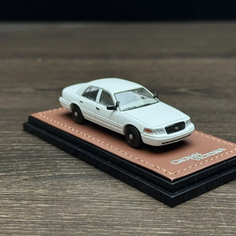 Ford Crown Victoria P71 1/64 Scale Diecast Model 3 Ford Crown Victoria P71 1/64 Scale Diecast Model - Image 3