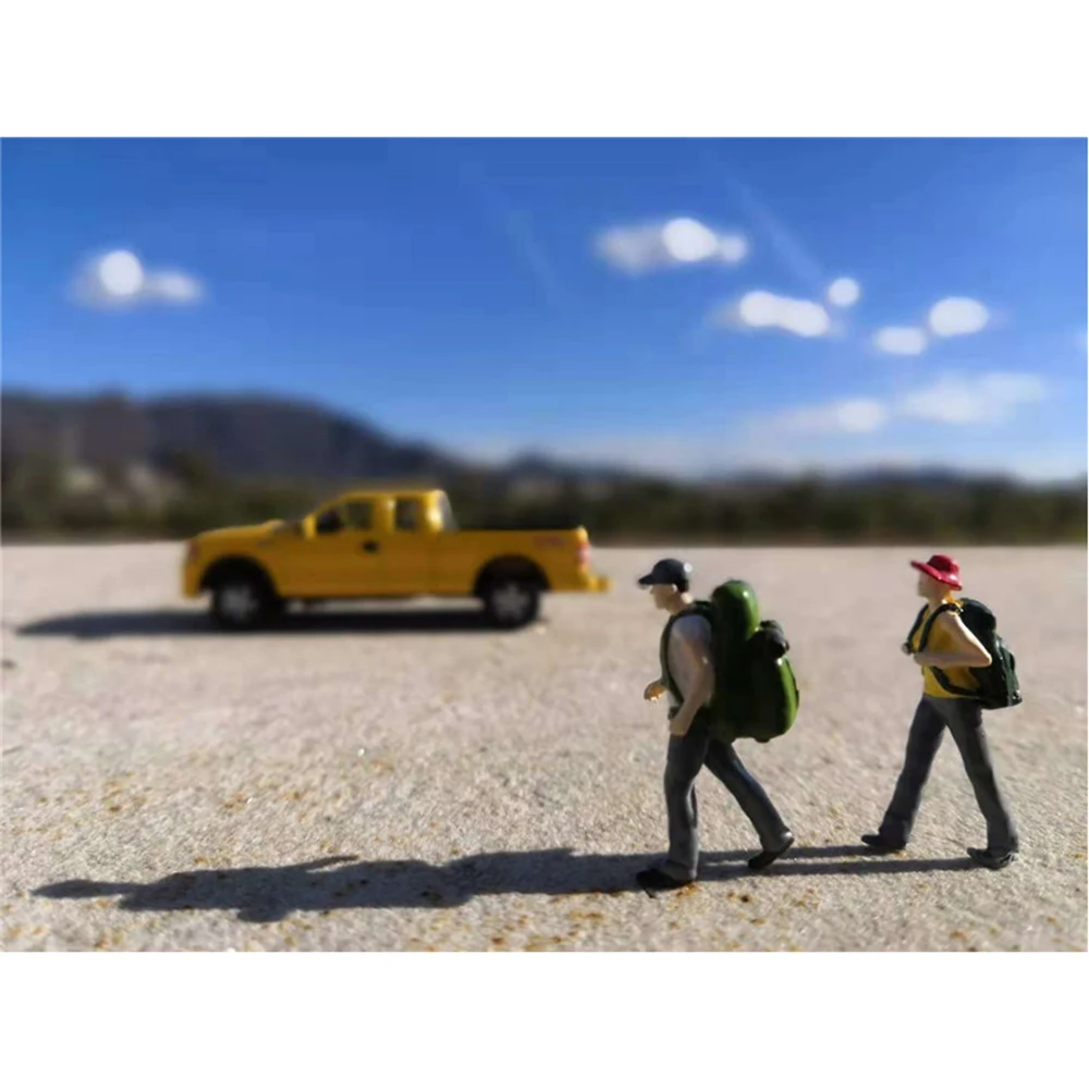 RM 1:64 Outdoor Mountaineering Figurine 3 RM 1:64 Outdoor Mountaineering Figurine - Image 3