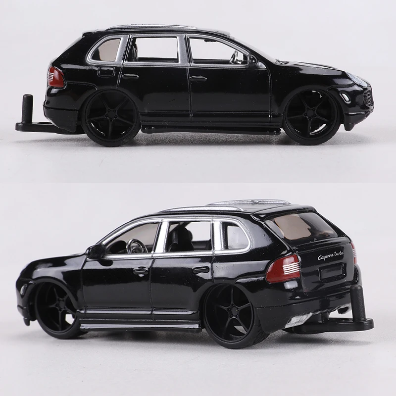 1:64 Scale Diecast Porsche Cayenne with Alloy Trailer 6 1:64 Scale Diecast Porsche Cayenne with Alloy Trailer - Image 6