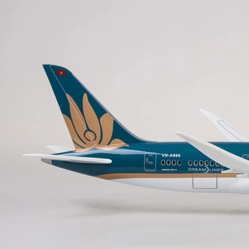 Vietnam Airlines B787 Model 1/130 Scale 3 Vietnam Airlines B787 Model 1/130 Scale - Image 3
