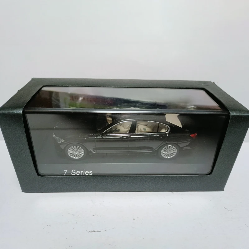 Luxury 1/43 Scale BMW 750Li Alloy Model Car 1 Luxury 1/43 Scale BMW 750Li Alloy Model Car