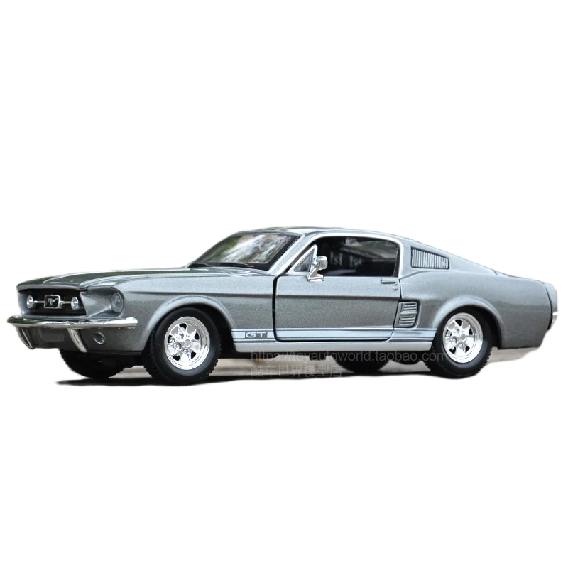 2014 Ford Mustang GT 1:24 Diecast Model in Silver 2 2014 Ford Mustang GT 1:24 Diecast Model in Silver - Image 2