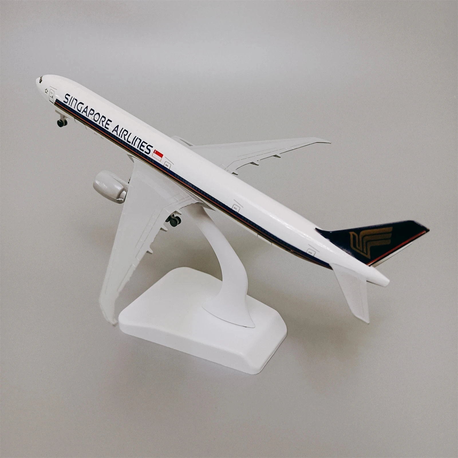 Singapore Airlines B777 Diecast Model 20cm 5 Singapore Airlines B777 Diecast Model 20cm - Image 5