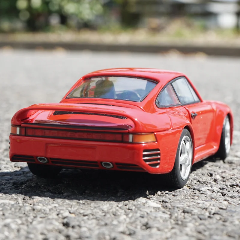 Vibrant Red Porsche 959 Diecast Model 1:24 Scale 3 Vibrant Red Porsche 959 Diecast Model 1:24 Scale - Image 3