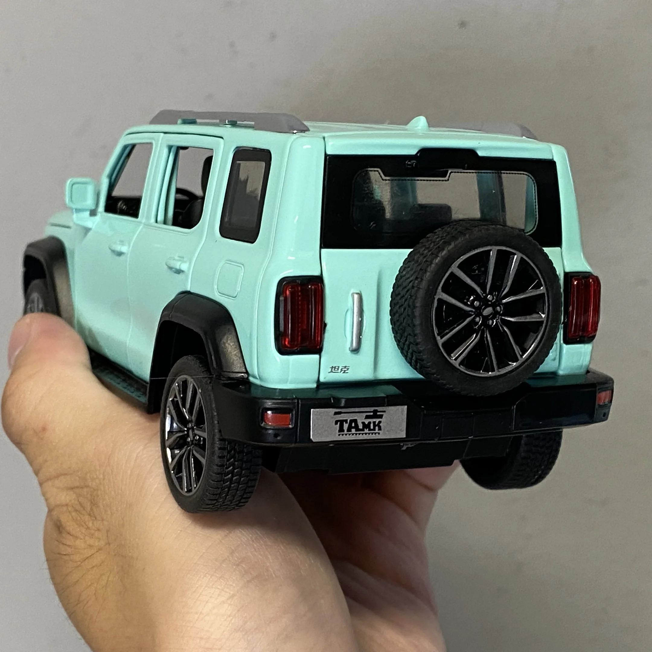 1:32 Scale Off-Road SUV Diecast Model 3 1:32 Scale Off-Road SUV Diecast Model - Image 3