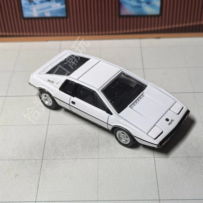 Takara Tomy 1:64 Lotus Esprit Diecast Model 5 Takara Tomy 1:64 Lotus Esprit Diecast Model - Image 5