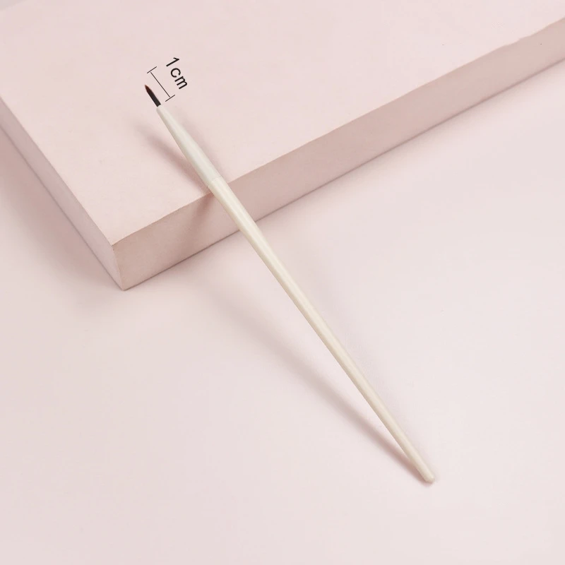 Precision Flat Eyeliner Brush for Detailed Looks 5 Precision Flat Eyeliner Brush for Detailed Looks - Image 5