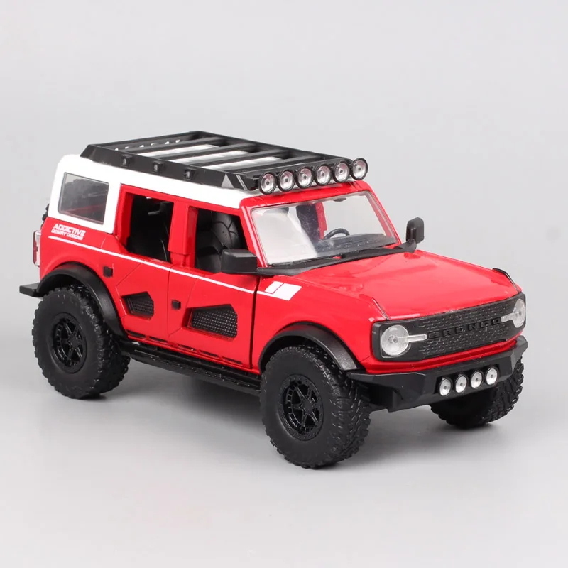 2021 Ford Bronco 1:24 Diecast Model in Silver 5 2021 Ford Bronco 1:24 Diecast Model in Silver - Image 5