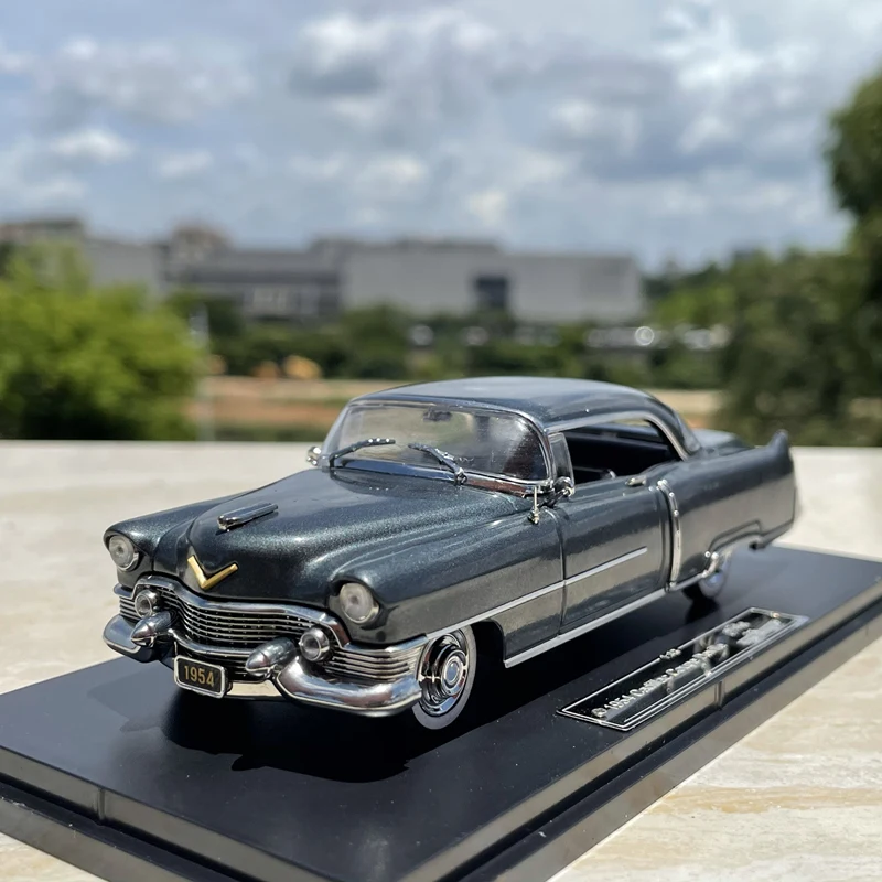 1955 Cadillac Coupe DeVille Diecast Model 4 1955 Cadillac Coupe DeVille Diecast Model - Image 4