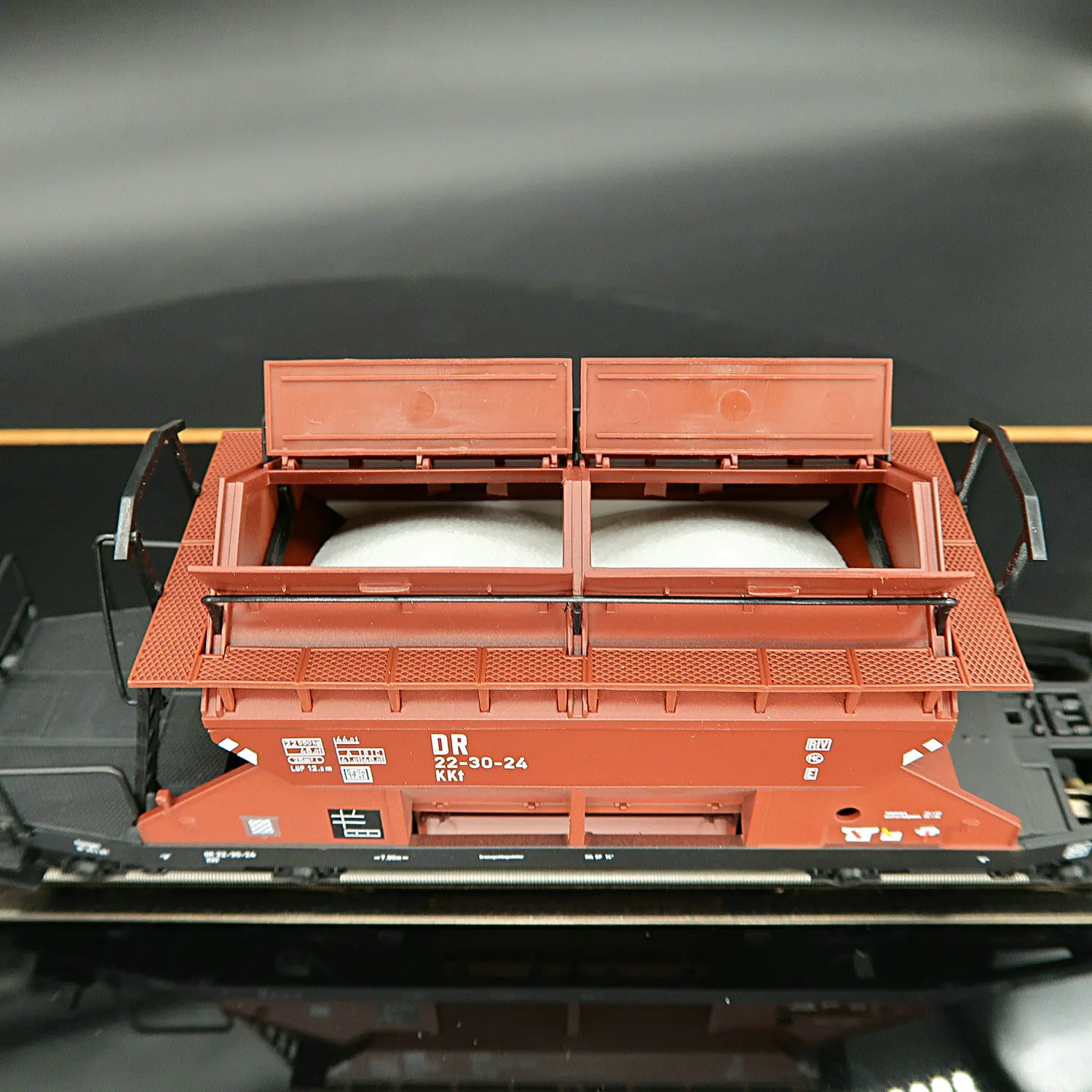 HO Scale Grain Car Model 54320 with Realistic Detailing 3 HO Scale Grain Car Model 54320 with Realistic Detailing - Image 3