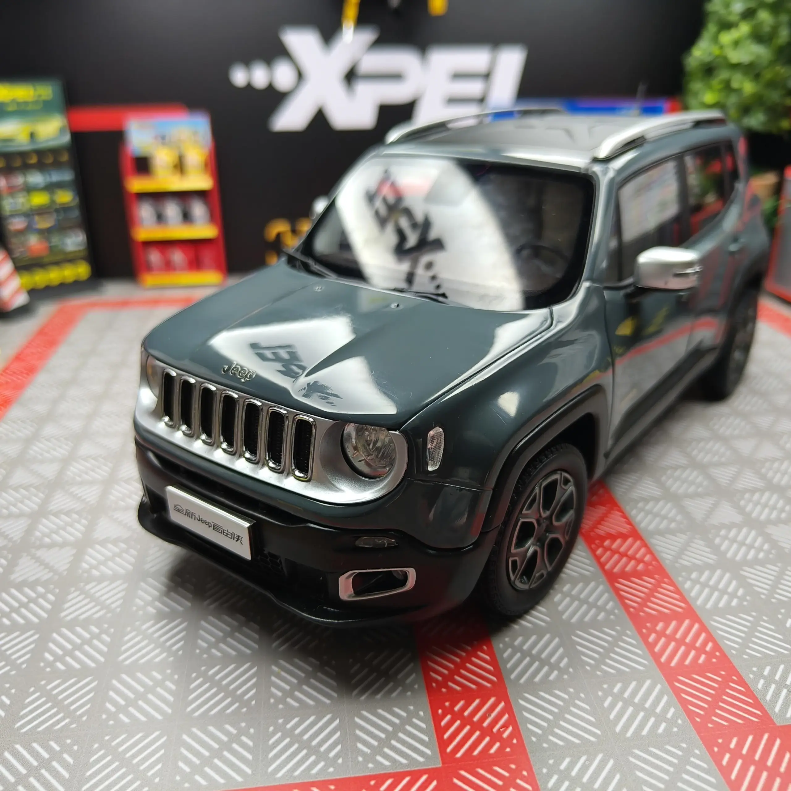 Jeep Renegade SUV 1:18 Diecast Model 10 Jeep Renegade SUV 1:18 Diecast Model - Image 10